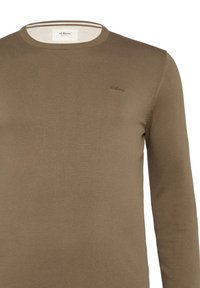 Brown cotton long-sleeve crew neck sweater with a ribbed texture and small logo detail on the chest.
