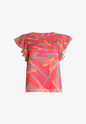 Haut à manches courtes rose avec des accents à volants, présentant un motif abstrait multicolore en orange et sarcelle. Fermeture par boutons au dos. Tissu léger.