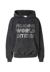 Svart hettegenser med teksten "FELICIOUS WORLD CITIZEN" i sølv rhinestones, med frontlomme og ribbestrikkede mansjetter.