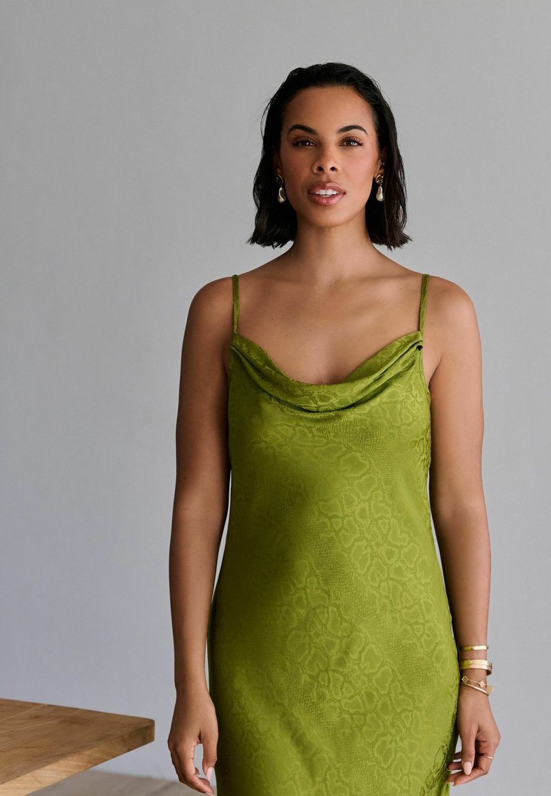 Na Kd Groene Satijnen Jurk Groene Satijnen Jurk Kopen? ✔️ Tot 74