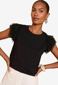 Love & Roses REGULAR FIT - FRILL SLEEVE - Apdrukāts T-krekls - black