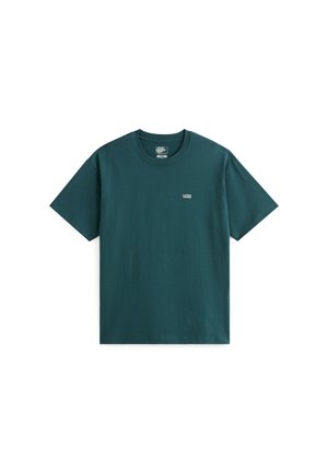 Mørk grønblå bomulds-T-shirt med rund hals, korte ærmer og en lille hvid Vans-logo broderet på brystet. Enkel design.
