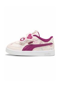 PUMA sneakers med en rosa och vit syntetisk ovandel, med en lila rand, hjärtformade detaljer och ett lekfullt mönster av tecknade katter.