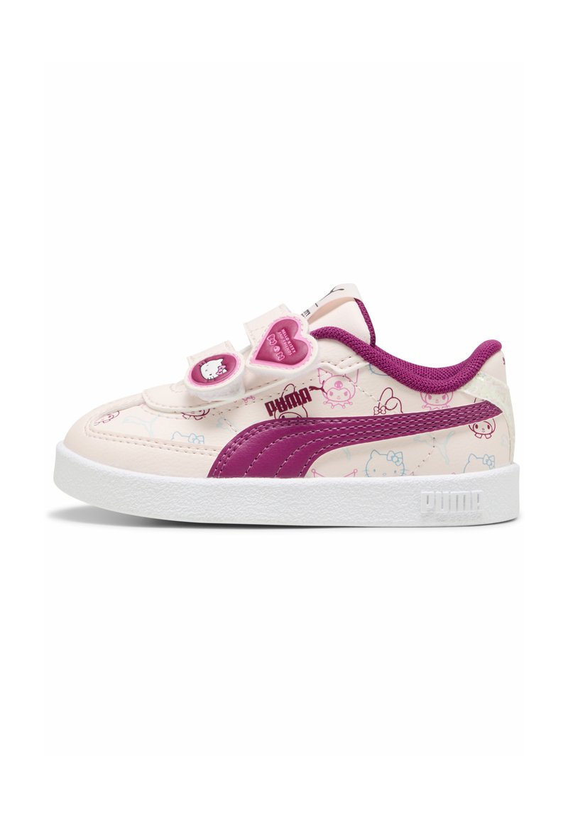 PUMA sneakers med en rosa och vit syntetisk ovandel, med en lila rand, hjärtformade detaljer och ett lekfullt mönster av tecknade katter.