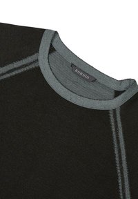 Czarny sweter z okrągłym dekoltem, mający kontrastowe szare szwy wzdłuż szwów i kołnierza. Metka z logo "BORGIO".