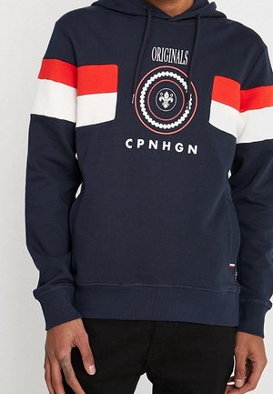 Sudadera de marina con rayas horizontales rojas y blancas en las mangas, logo gráfico en el pecho, capucha con cordones y puños y dobladillo de canalé.