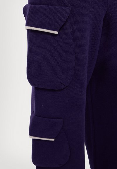 Bonsai SUPER LOOSE FIT PANT UNISEX - Armijas stila bikses - purple