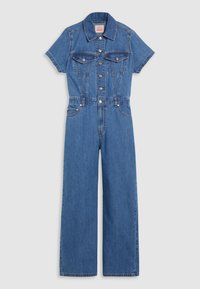 Denim jumpsuit med korte ermer, lys blå farge, knappelukking foran, to brystlommer, bred ben-design og kontraststing.