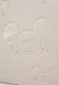 Desigual ALL MICKEY DORDMUNT FLAP - Håndveske - crudo