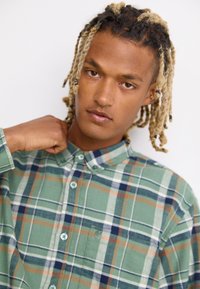 Carhartt WIP SWENSON - Camisa - khaki