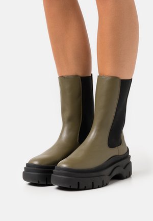 STINA BOOT VEGAN - Platform boots - green dark oliv