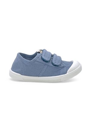 Basket bleue pour tout-petit avec embout et semelle en caoutchouc blanc, avec deux bandes Velcro réglables.