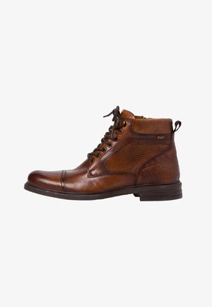 Bottine pour homme en cuir marron avec fermeture éclair latérale, lacets à l'avant, panneaux texturés et talon empilé bas.