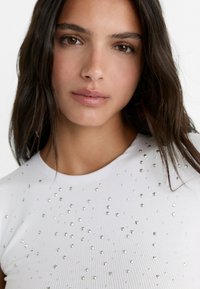 Stradivarius STUDDED WITH SLEEVES - Top - white