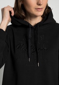 Tommy Hilfiger REGULAR SCRIPT HOODIE - Felpa - black
