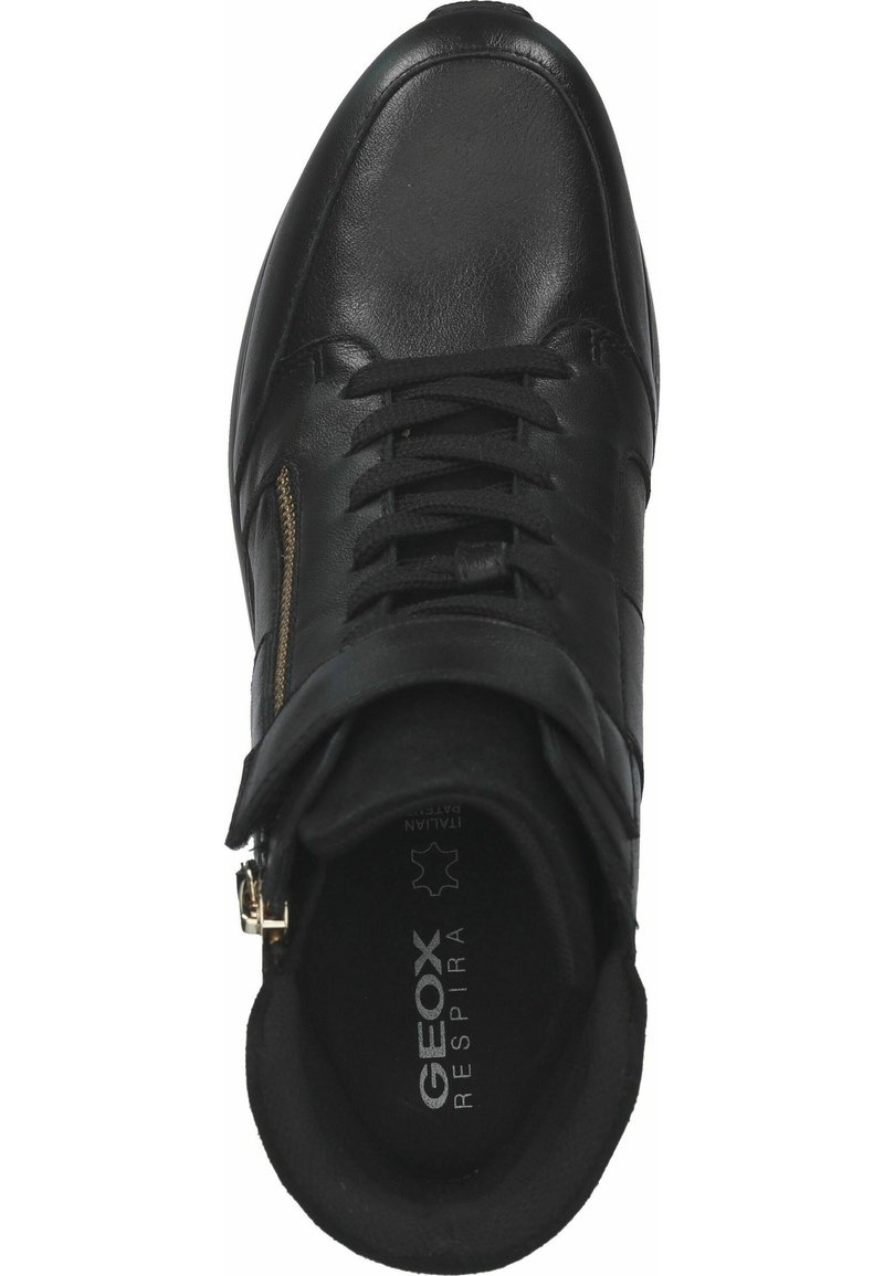 Sneaker Geox Respira en cuir noir avec un laçage à l'avant, une fermeture éclair sur le côté et un col rembourré, vu de dessus.
