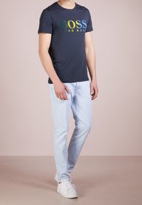 BOSS T-shirt med print - dark blue