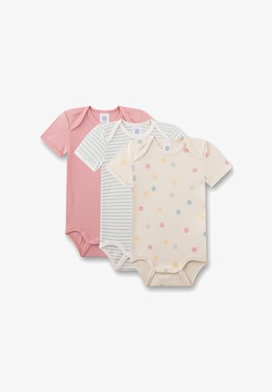 Drei Baby-Strampler mit kurzen Ärmeln: Einer uni rosa, einer weiß mit hellblauen Streifen, einer cremefarben mit pastellfarbenen Punkten.