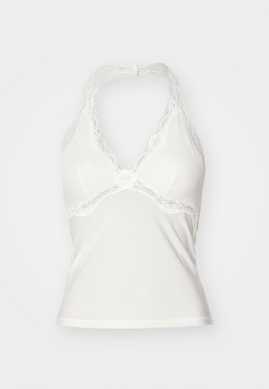 Top estilo halter branco com renda ao longo do decote, tecido suave e copas ligeiramente almofadadas, apresentando uma silhueta justa e suave.