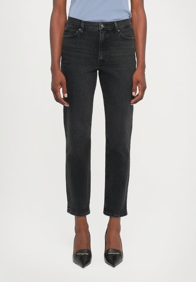 Schwarze, hoch geschnittene Jeans mit Slim-Fit, ausgestattet mit fünf Taschen, Gürtelschlaufen und leichtem Stretch für Komfort. Glatte Denim-Oberfläche.