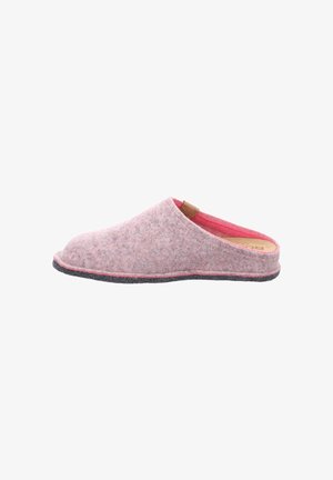 Chausson en feutre rose avec une semelle en caoutchouc gris, bout ouvert arrondi et un accent en cuir au talon. Le tissu texturé ajoute du détail.