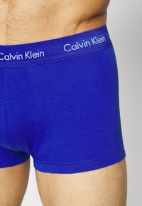 Calvin Klein Underwear LOW RISE TRUNK STRETCH 3 PACK - Cuecas boxer - blue