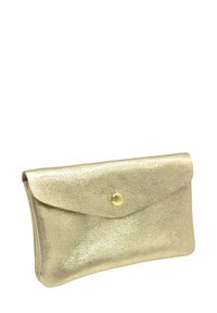Pochette métallique dorée avec une surface texturée, fermeture à pression et une forme rectangulaire élégante. Design compact et polyvalent pour le rangement.