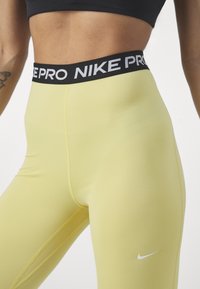 Nike Performance 365 - Leggings - saturn gold/white