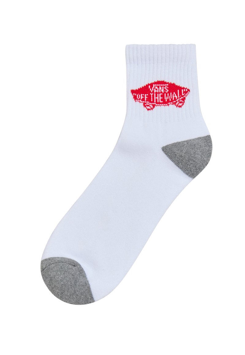 Calcetín de algodón blanco con un logo rojo "VANS OFF THE WALL" en un parche en forma de pez, con acentos en gris en la puntera y el talón.