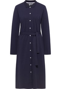 Abito in cotone blu navy con maniche lunghe, chiusura con bottoni, colletto e cintura in vita. Presenta una superficie liscia e un discreto dettaglio del logo.