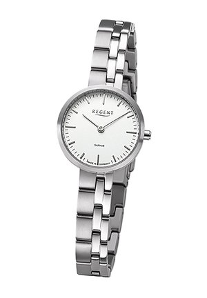 Montre en acier inoxydable argenté avec un cadran blanc rond, marqueurs d'heure argentés minimalistes et un mouvement à quartz. Dotée d'un bracelet à maillons.