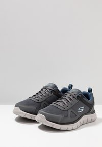 Skechers Wide Fit TRACK - Sapatilhas - grey/navy