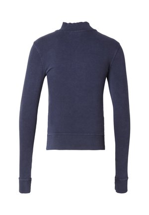 Navyblauwe, langkleurige crop sweater met een hoge hals en geribbelde manchetten. Gemaakt van zachte stof met een gladde textuur en minimale details.