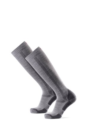 Calzini grigi a lunghezza ginocchio con strisce testurizzate, zone rinforzate e suole imbottite. Il materiale appare morbido e traspirante, adatto per il comfort.