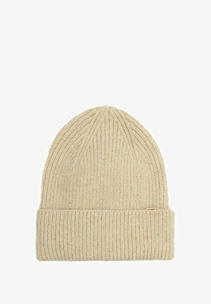 Beżowa czapka robocza z dzianiny o prążkowanej fakturze i złożonym brzegu. Zawiera subtelne metaliczne włókna oraz mały metaliczny akcent z boku.