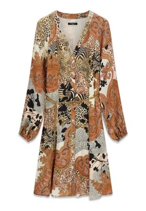 Sukienka z długim rękawem, dekoltem w serek i guzikami z przodu, z mieszanymi wzorami zwierzęcymi i motywami paisley w odcieniach brązu, czerni, beżu i pomarańczy.