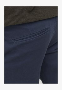 Valitud, navy blazer