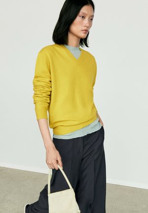 Massimo Dutti, 100% CASHMERE KNIT SWEATER - Strickpullover - yellow
