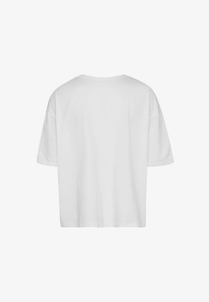 Balta kokvilnas T-kreklu ar relaksētu piegriezumu, īsām piedurknēm un noapaļotu kakla linu. Mugurpuses skats nerāda nekādas grafikas vai rakstus.