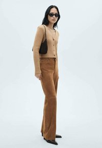 Mango V-NECK - Vesta na kopčanje - brown