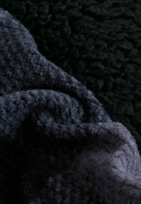 Unselected, black check bottom