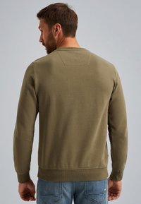 Olijfgroen sweatshirt van een katoenmix, met een ronde halslijn, ribgebreide manchetten en een gladde structuur met minimale details.