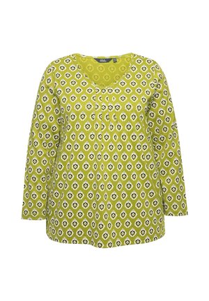 Maglietta verde a maniche lunghe con motivo a diamante in bianco e marrone, con scollo a barca e sottili pieghe sul fronte.