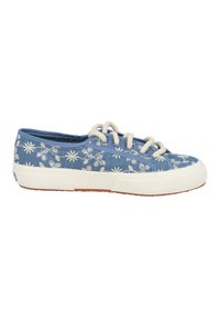 Sneakers in canvas blu con ricami floreali bianchi, lacci beige e suola in gomma bianca con dettagli testurizzati. Design leggero e informale.