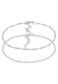 Bracciale multi-strato in argento con catena di perline, anelli intrecciati e chiusura a gancio. Texture liscia con superficie riflettente.