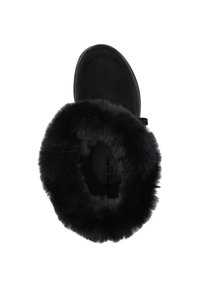 Svart mocka ankelsko med en mjuk fuskpälsfoder vid kragen, rund tådesign och en platt gummisula för komfort.