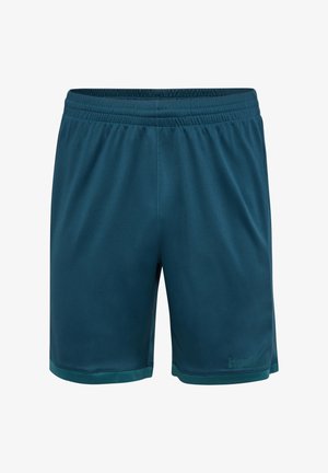Ciemnoturkusowe szorty sportowe z elastycznym pasem i subtelnym logo blisko brzegu na lewej nodze, pokazane na białym tle.