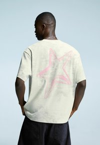 SHORT SLEEVE - PRINT - Print T-shirt - camel