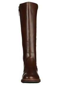 Brązowy, skórzany kozaki sięgające do kolan o gładkiej powierzchni, zaokrąglonym nosku i bocznym zamku błyskawicznym. Lekko teksturowane wykończenie i minimalne detale przeszyć.