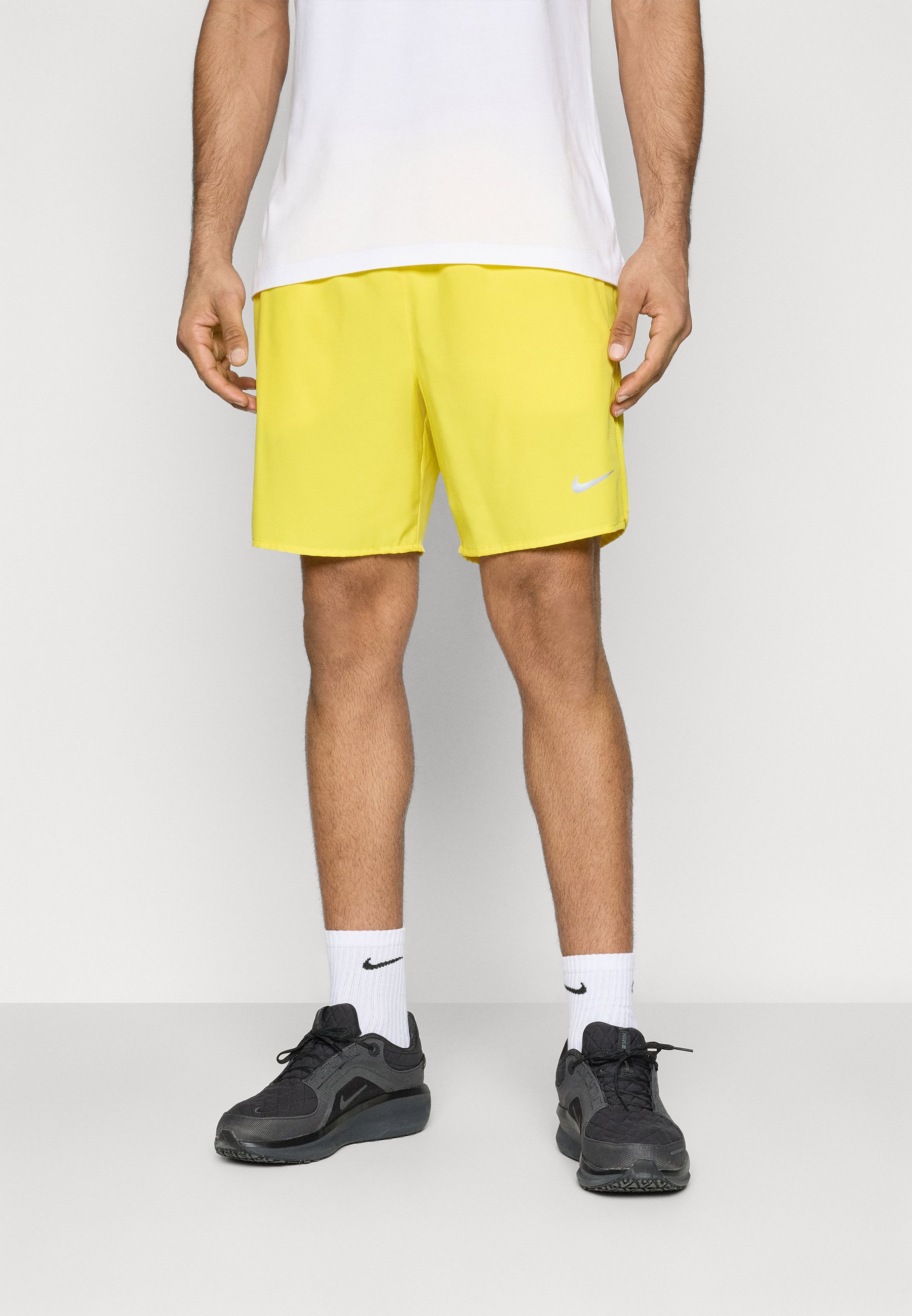 Nike Performance CHALLENGER SHORT Sports shorts lightening